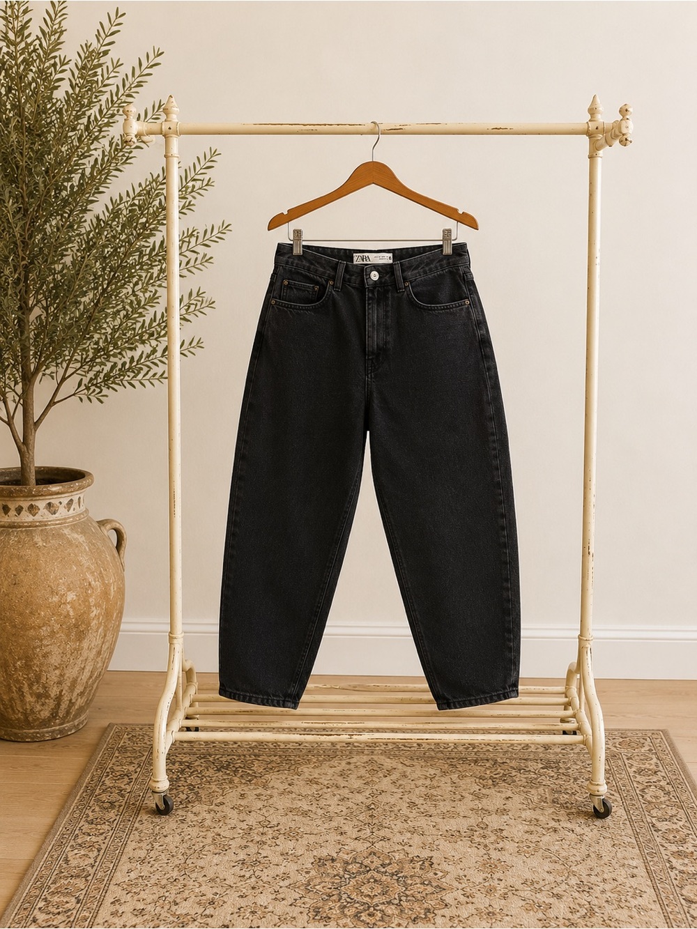 Zara Black Boyfriend Jeans - Relaxed High-Rise Fit